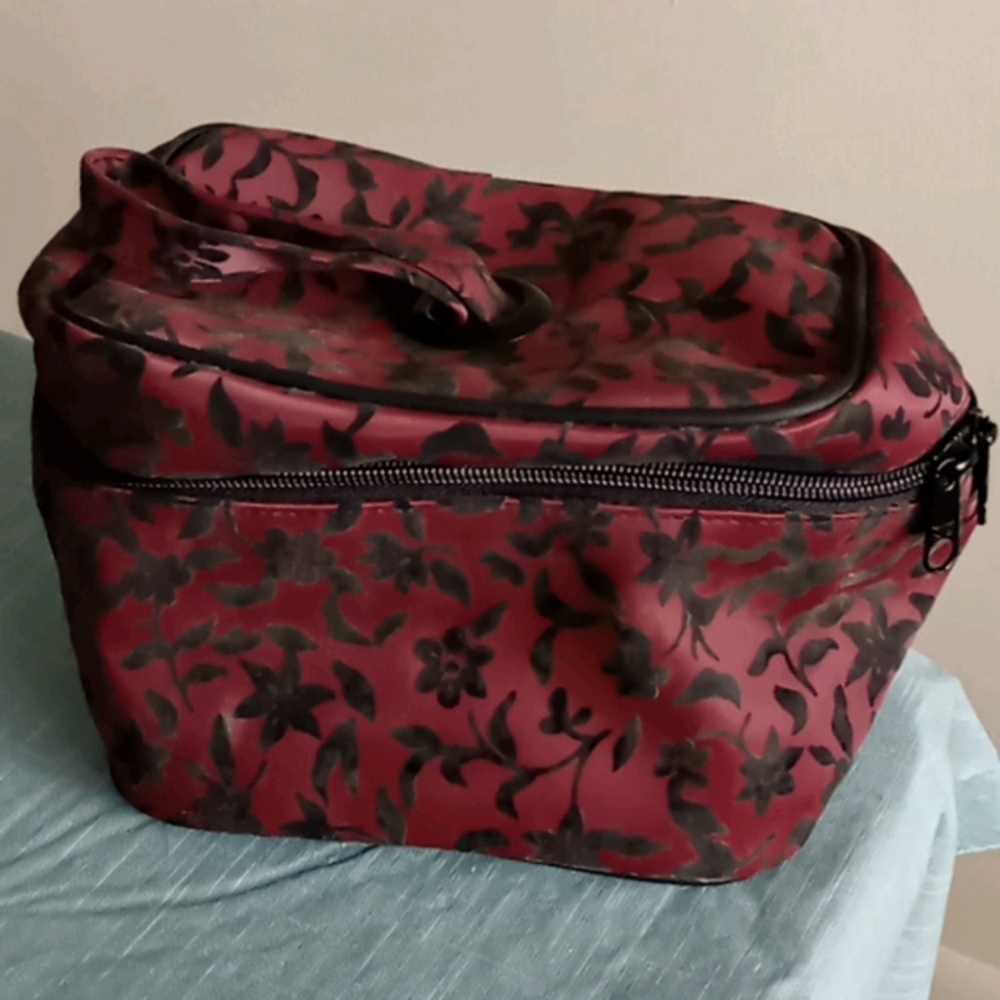 Cosmetic bag